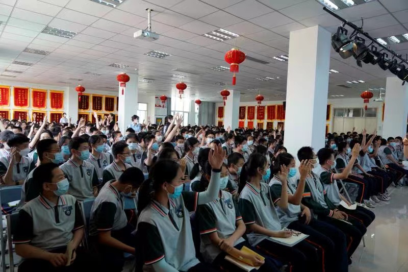 這天，家長們都來這里學(xué)習(xí)解決育兒問題的方法！