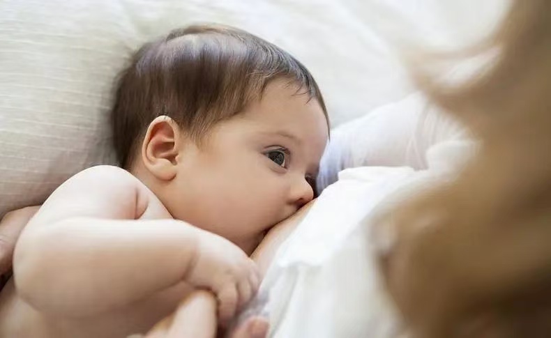 新手媽媽必看：母乳喂養(yǎng)的正確姿勢(shì)，你做對(duì)了嗎？