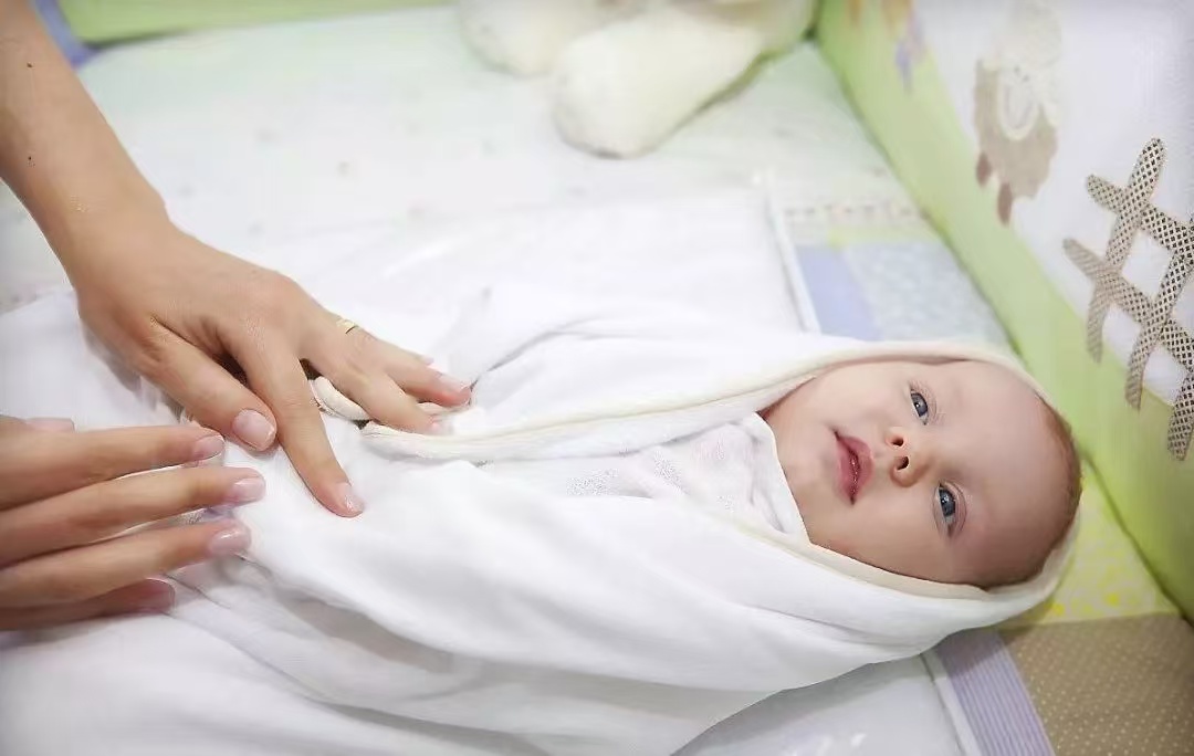 寶寶夏日“踩坑”指南：這9件事，再熱也別做，件件都在“偷”健康！